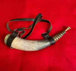 Gjallarhorn bovin fait à la main avec embout en laiton parfait pour les collectionneurs de corne - Product Image 1