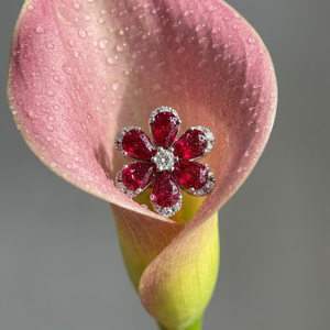 Boucles d'oreilles florales en or blanc 18 carats avec rubis, audacieuses, pour cocktail, style grappe de fleurs, pour le tapis rouge, bijoux fins, vente en gros - Product Image 5