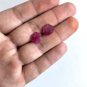 Hexágono de rubí de Mozambique de 5,06 quilates, piedra de corte facetado de 2 piezas, calidad superior calentada para fabricación de joyería fina, piedras preciosas naturales - Product Image 1