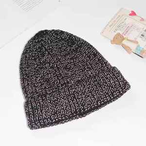 Bonnet personnalisé offrant une protection hivernale de haut niveau, conçu pour les travailleurs en plein air, les aventuriers et les personnes en environnement froid - Product Image 3
