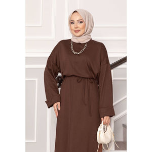 Robe longue élégante Oysho couleur café avec détail manches pliantes, ceinture amovible, taille élastique, respirante, idéale pour les fêtes d'anniversaire - Product Image 3