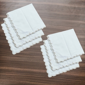 Serviette de table en coton beige de luxe avec bord festonné pour mariage et réceptions - Product Image 4