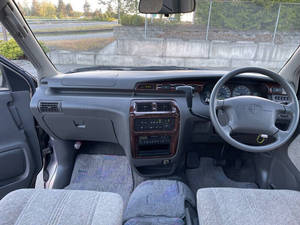 Voiture d'occasion de qualité et abordable, Toyota Noah 1998, conduite à droite - Product Image 2