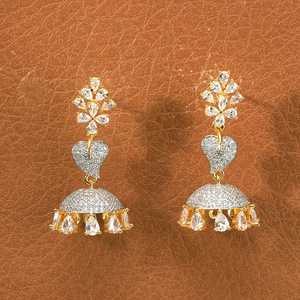 L'allure de la boucle d'oreille classique Jhumki en diamant américain avec 2 tons et placage de rhodium - Product Image 2