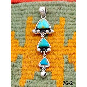 Pendentif Santa Maria fait main du sud-ouest avec incrustation en argent sterling et serti de buffle blanc et de turquoise - Product Image 2