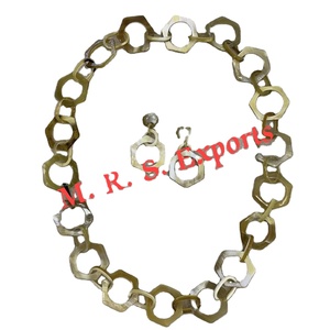 Vente en gros élégant collier en corne de buffle pour femmes haut de gamme chaîne en forme de croix avec perle bijoux élégants au prix de gros - Product Image 1