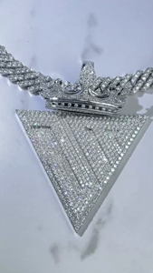 Collar de Lujo con Colgante de Corona Triangular con Incrustaciones de Diamantes Moissanite, Acabado Plateado, Estilo Hip Hop - Product Image 3