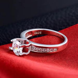 Anillo de diamante de corte brillante redondo de lujo de calidad de exportación Diseño solitario clásico en oro de plata de 14K disponible al mejor precio - Product Image 2
