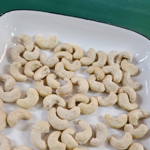 เมล็ดมะม่วงหิมพานต์ W320เม็ดมะม่วงหิมพานต์ Kaju badam santigo - Product Image 1