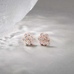 Pendientes de Diamantes con Diseño Floral - Product Image 1