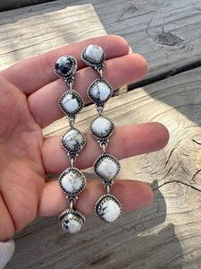 Pendientes de gota de piedras preciosas florales románticos hechos a mano de plata de ley con rosa roja Dahlia algodón caramelo turquesa para bodas - Product Image 2