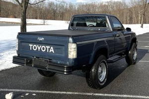 Toyota Pickup 4x4 1989 bleu et noir, Toyota 4x4 d'occasion, modèle cabine simple, 100% parfaitement fonctionnel, sans accident - Product Image 6