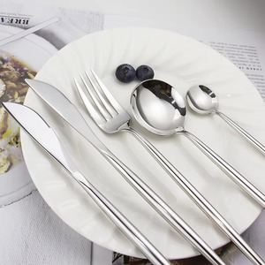 Ensemble de couverts élégant en argent fini pour la table à manger à la maison, les hôtels, les restaurants et les occasions formelles, ensemble de couverts en provenance d'Inde - Product Image 3