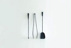 Ensemble d'outils de feu en fer forgé noir avec artisanat artistique et bords texturés pour une utilisation pratique et élégante - Product Image 2