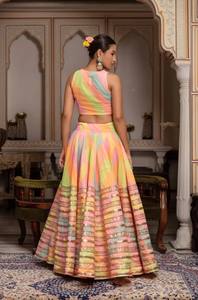 Gulabi Galiyan Radha Lehenga Choli Multicolor Leheriya Georgette |   Vestido Moderno y Elegante de Seda para Bodas y Diwali para Mujer - Product Image 3