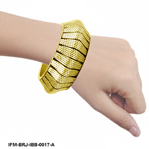 Brazalete de Latón con Puntos Hecho a Mano, Brazalete Grueso y Cónico, Joyería de Metal con Textura de Inspiración Étnica - Product Image 2