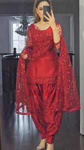 Nouveau haut de fête brodé en fausse georgette et patiyala salwar avec ensemble de costume Dupatta - Product Image 2