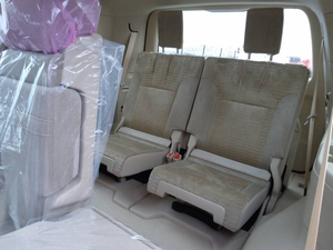 Seminuevo verificado 4 4 SUV de lujo 3,3 L V6 Turbo Diesel Automático 7 Plazas 0 Km Edición 70 Aniversario - Product Image 4