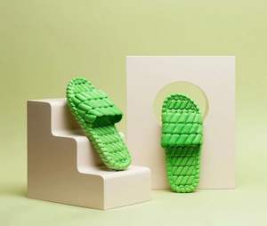 รองเท้าแตะ EVA น้ำหนักเบาสำหรับฤดูร้อน แบบ unisex พื้น PVC กันลื่น ใช้ได้ทั้งในบ้านและนอกบ้าน มีหลายสี จำหน่ายจำนวนมาก - Product Image 5