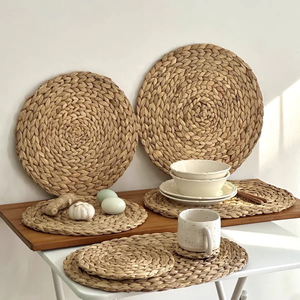 Napperons ronds en jacinthe d'eau tissés à la main tapis de fleurs tressées pour décoration de table et vaisselle de fête tapis et tampons de fleurs ronds élégants - Product Image 1