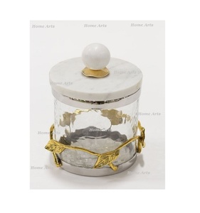 Pot à bonbons en verre au design moderne avec couvercle en marbre, qualité supérieure, forme ronde, boîte de service pour dattes et desserts, en vente - Product Image 2