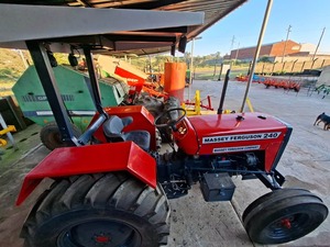 Tractor Agrícola Massey Ferguson 240 de 45HP con Tracción en las 4 Ruedas y Motor - Product Image 5