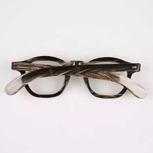 Lunettes de soleil en corne de buffle écologiques faites à la main, lunettes rectangulaires artisanales naturelles sur le thème moderne - Product Image 3