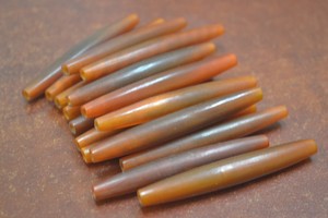 Cuentas de tubo de pelo de cuerno de búfalo natural en tamaños surtidos para colecciones de corales de hueso de concha de diseñadores de joyería - Product Image 6