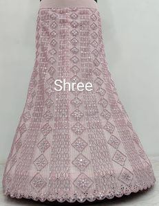 Lehenga แบบดั้งเดิมกับ choli ยาวปักและ dupatta สุทธิกระจกทำงานสำหรับงานเลี้ยงฤดูร้อน - Product Image 5