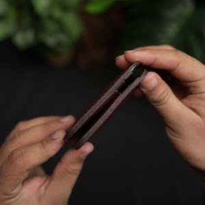 Cartera de Cuero Bifold Clásica Delgada No. 55 Pro Vegtan (Color Borgoña) Hecha a Mano Estilo Francés con 5 Años de Garantía - Product Image 1