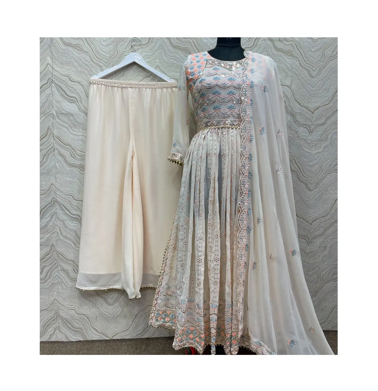 Pakaian pesta desainer baru gaun kerja bordir Georgette dengan gaun pernikahan pakaian etnis India Dupatta Naira potongan panjang Kurti