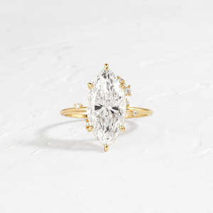 Anillo de Compromiso y Matrimonio con Diamante Moissanita Corte Marquesa en Plata 925 - Product Image 4