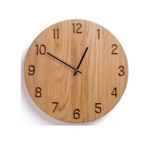 Horloge murale en bois de teck sculpté design surdimensionné style ferme rustique idéal pour les maisons modernes salles à manger ou intérieurs de vie - Product Image 6