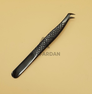 Pinzas para extensión de pestañas Russian Volume Boot, color negro plasma, con agarre de diamante, logotipo personalizado, pinzas para pestañas de volumen con punta de fibra. - Product Image 6