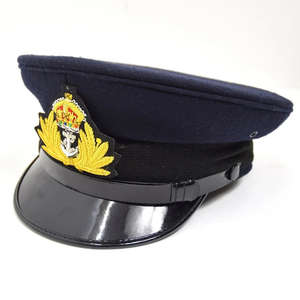 Gorra clásica con visera estructurada y firme, ideal para uniformes, desfiles, disfraces y actuaciones ceremoniales. - Product Image 3