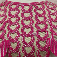 Artisanat exquis fait main, col brodé vibrant, patchs floraux creux en forme de cœur perlés, strass sur toile