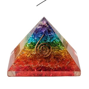 Arc-en-ciel Sept Chakra Orgone Pyramide Populaire Soha Agate Gemstone Craft Pierre Semi-Précieuse pour la Méditation et la Mascotte Décorative - Product Image 4