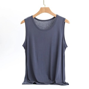 Camiseta ajustada de verano transpirable personalizada para hombre, Camiseta deportiva sin mangas con cuello redondo, ajustada moderna de poliéster/algodón, diseño clásico - Product Image 3