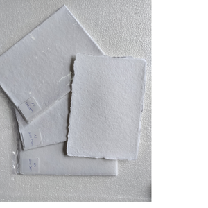 Papel de trapo de algodón con bordes decorados a medida, tamaño A5, disponible en 250 y 300 GSM, ideal para impresión con letras - Product Image 1