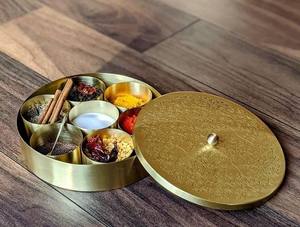 Boîte à épices en laiton de conception tendance boîte à épices de forme ronde 7 compartiments pour boîte de rangement d'épices avec couvercle - Product Image 2