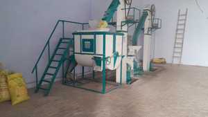 Unidad horizontal semiautomática para triturar y mezclar alimentos para ganado/aves - Product Image 2