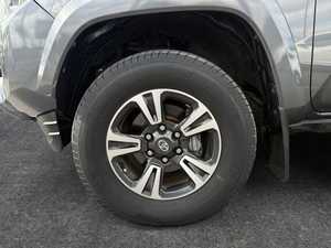 Pick-up Toyota Tacoma gris, double cabine, véhicule utilitaire, 2016 - 2020 et après - Product Image 3