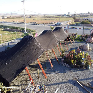 Tentes en poils de chèvre du Sahara, abris nomades traditionnels du désert, adaptés au climat, à la culture et à la vie durable en Afrique du Nord - Product Image 1