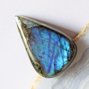 Pierre de Labradorite bleue forme de poire 36x23x7 MM Cabochon coupe pierre précieuse en vrac fabrication de bijoux pierre naturelle certifiée - Product Image 2