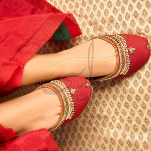 รองเท้าคุสซ่าพิมพ์ลายทำมือ สำหรับทุกโอกาส งานเทศกาล หรือใส่ลำลอง พื้นรองเท้ากันลื่น ทำจากผ้าไหมดิบ ปรับแต่งได้ ผลงานชิ้นเอกที่ไม่เหมือนใคร บุด้วยวัสดุสองชั้น - Product Image 5