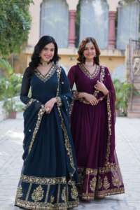 Vestido de Alta Calidad con Diseño Evergreen, Estilo Georgette con Efecto Floral, Dupatta con Bordado de Hilo Zari y Lentejuelas en Venta - Product Image 2