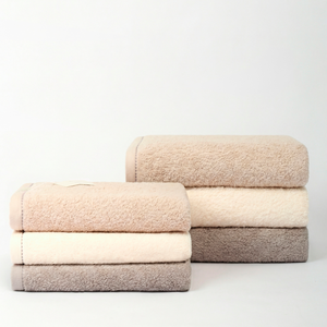 Juego de 2 Toallas Nina Ricci de Fibra Larga 100% Algodón, Mayor Suavidad y Absorbencia - Product Image 1