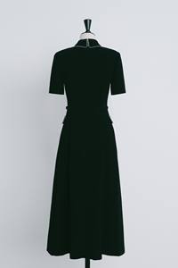 Belles robes noires pour femmes Robe mi-longue A-line Matériel de bonne qualité ILY CHAIN DETAIL ROBE MIDI Marque de vêtements durables - Product Image 3