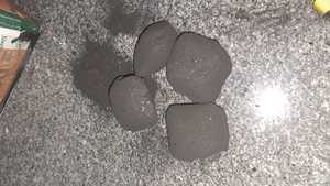 Briquetas de carbón de bambú (Palo de 8 pulgadas) para un calentamiento eficiente y limpio con 6500J de calorías para cocinar a la parrilla para uso doméstico - Product Image 4