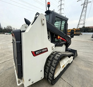 Maquinaria para Movimiento de Tierras: Minicargadora SSL XC7-TR08 con Ruedas, Motor Diésel de 55 kW de Alta Eficiencia, Bomba y Rodamiento, Accesorio 4 en 1 - ¡Oferta Caliente! - Product Image 3